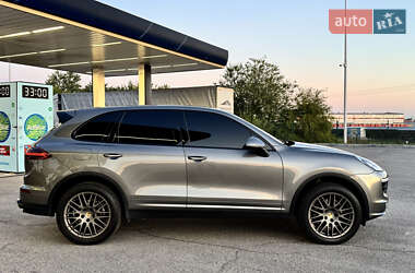 Внедорожник / Кроссовер Porsche Cayenne 2015 в 