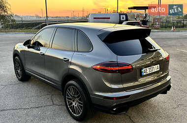 Внедорожник / Кроссовер Porsche Cayenne 2015 в 