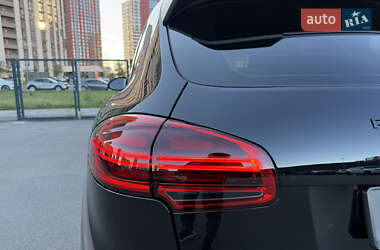 Позашляховик / Кросовер Porsche Cayenne 2016 в 