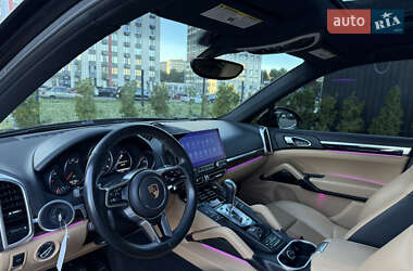 Позашляховик / Кросовер Porsche Cayenne 2016 в 