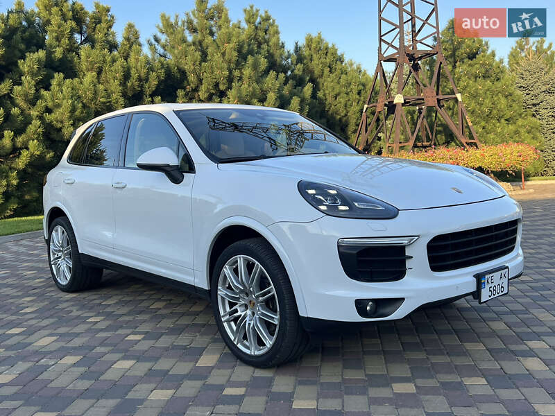 Позашляховик / Кросовер Porsche Cayenne 2016 в 