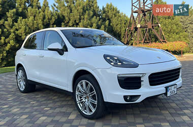 Позашляховик / Кросовер Porsche Cayenne 2016 в 