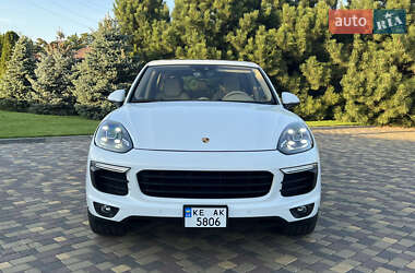 Позашляховик / Кросовер Porsche Cayenne 2016 в 