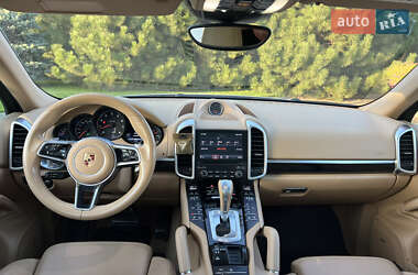 Позашляховик / Кросовер Porsche Cayenne 2016 в 
