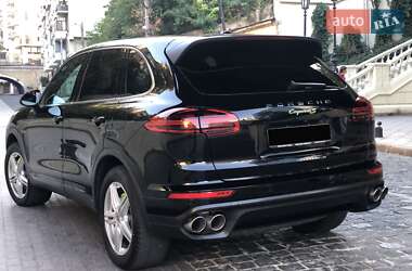 Внедорожник / Кроссовер Porsche Cayenne 2015 в 