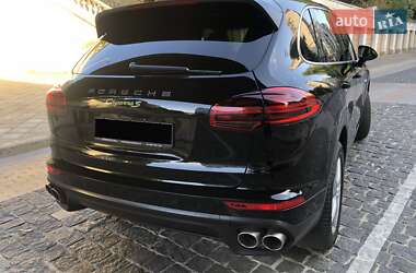 Внедорожник / Кроссовер Porsche Cayenne 2015 в 