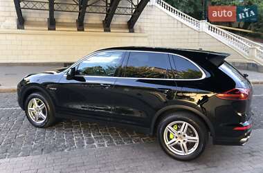 Внедорожник / Кроссовер Porsche Cayenne 2015 в 