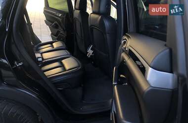 Внедорожник / Кроссовер Porsche Cayenne 2015 в 