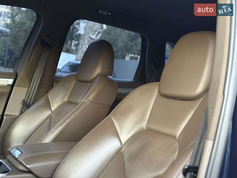 Внедорожник / Кроссовер Porsche Cayenne 2012 в Новомосковске