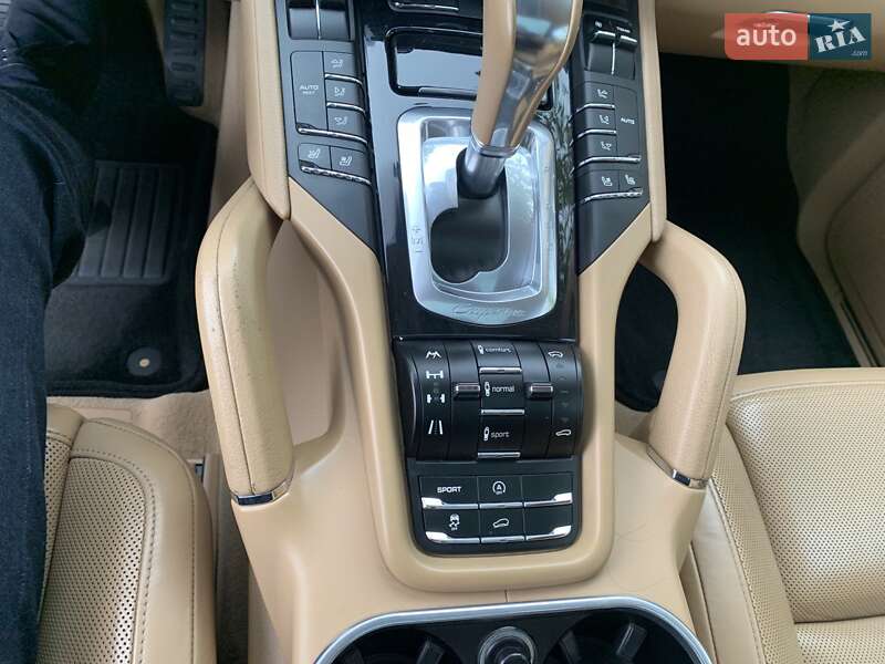 Позашляховик / Кросовер Porsche Cayenne 2011 в Кам'янському
