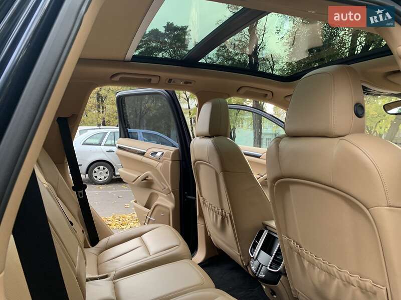 Позашляховик / Кросовер Porsche Cayenne 2011 в Кам'янському