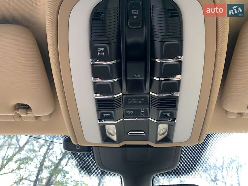 Позашляховик / Кросовер Porsche Cayenne 2011 в Кам'янському
