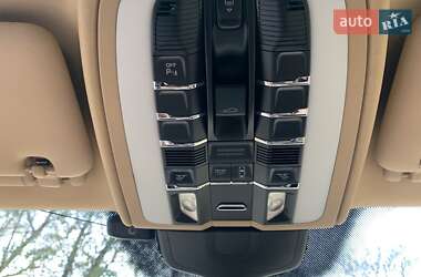 Позашляховик / Кросовер Porsche Cayenne 2011 в 