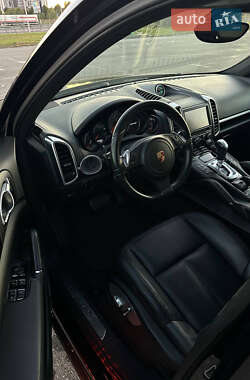 Позашляховик / Кросовер Porsche Cayenne 2012 в 