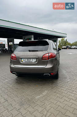 Внедорожник / Кроссовер Porsche Cayenne 2012 в 