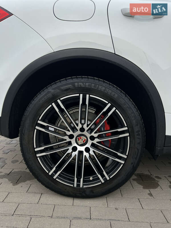 Позашляховик / Кросовер Porsche Cayenne 2014 в Сумах