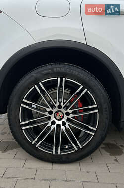 Внедорожник / Кроссовер Porsche Cayenne 2014 в 