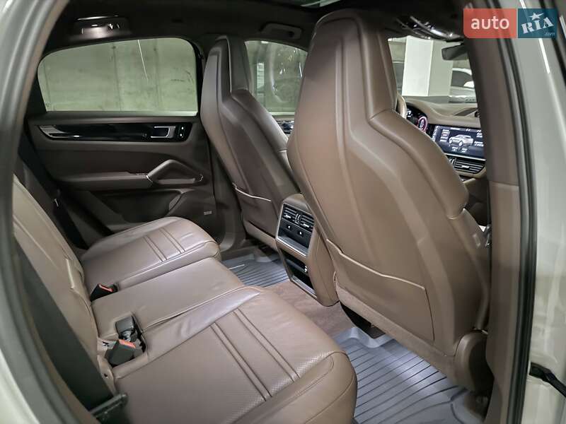 Позашляховик / Кросовер Porsche Cayenne 2019 в Дніпрі