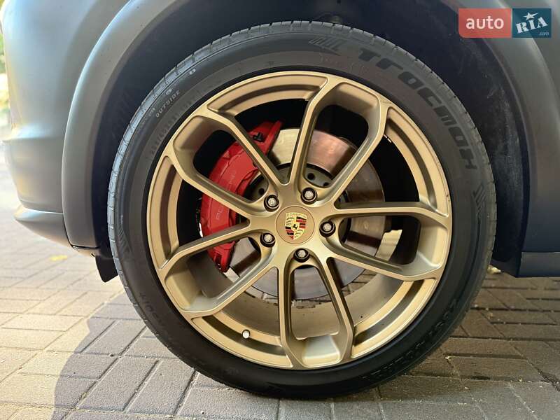 Позашляховик / Кросовер Porsche Cayenne 2010 в Києві