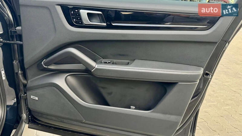 Позашляховик / Кросовер Porsche Cayenne 2019 в Києві
