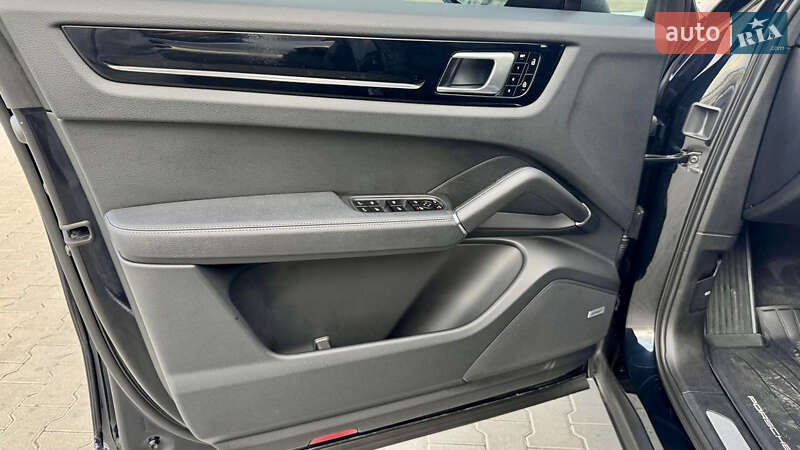 Позашляховик / Кросовер Porsche Cayenne 2019 в Києві
