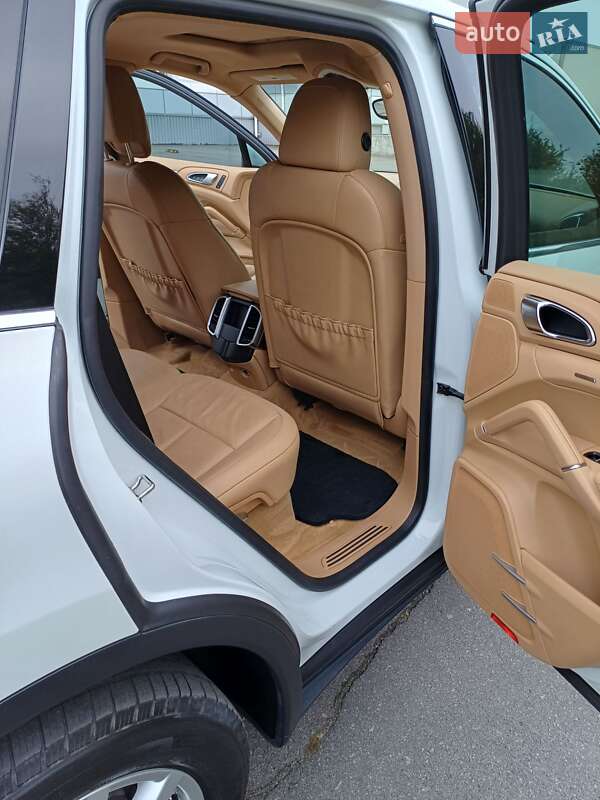 Позашляховик / Кросовер Porsche Cayenne 2013 в Дніпрі