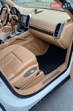 Позашляховик / Кросовер Porsche Cayenne 2013 в 