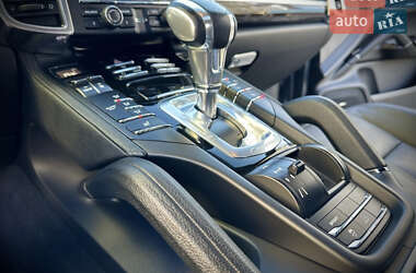 Внедорожник / Кроссовер Porsche Cayenne 2013 в 