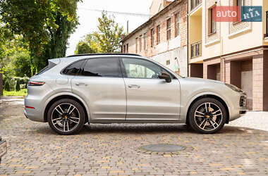 Позашляховик / Кросовер Porsche Cayenne 2020 в 