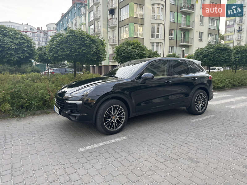 Внедорожник / Кроссовер Porsche Cayenne 2015 в Косове