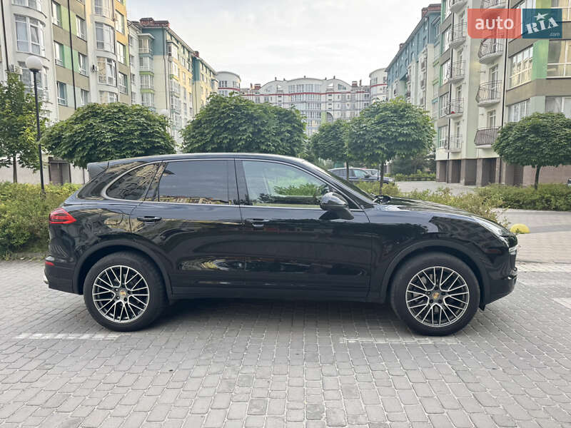 Внедорожник / Кроссовер Porsche Cayenne 2015 в Косове