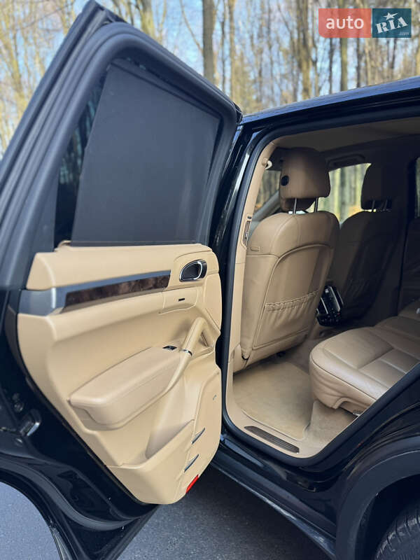 Внедорожник / Кроссовер Porsche Cayenne 2015 в Косове