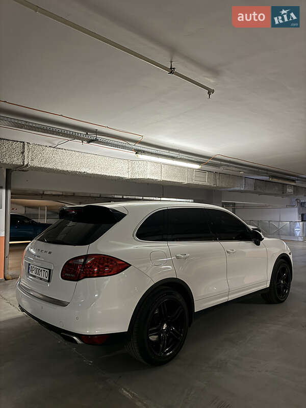 Внедорожник / Кроссовер Porsche Cayenne 2013 в Запорожье