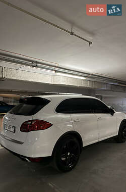 Позашляховик / Кросовер Porsche Cayenne 2013 в 