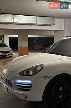 Позашляховик / Кросовер Porsche Cayenne 2013 в 