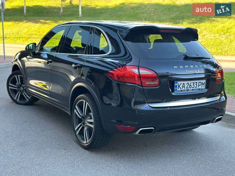 Позашляховик / Кросовер Porsche Cayenne 2012 в Києві