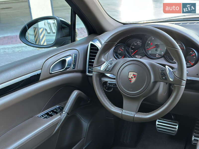 Позашляховик / Кросовер Porsche Cayenne 2012 в Києві