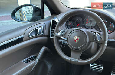 Позашляховик / Кросовер Porsche Cayenne 2012 в 