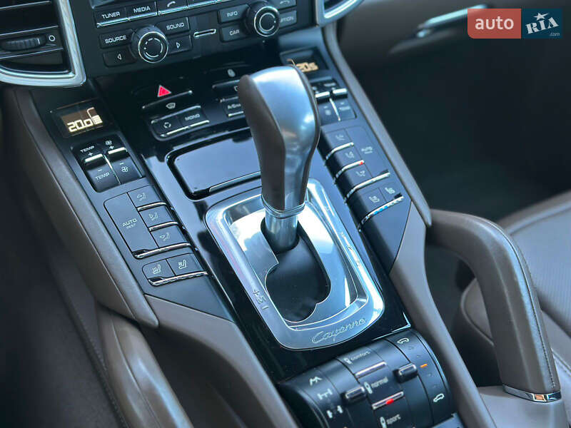 Позашляховик / Кросовер Porsche Cayenne 2012 в Києві