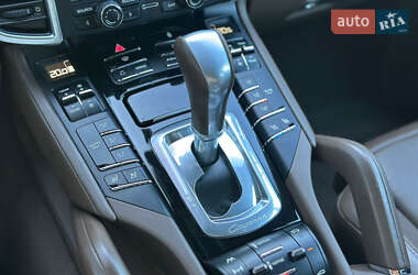 Позашляховик / Кросовер Porsche Cayenne 2012 в 