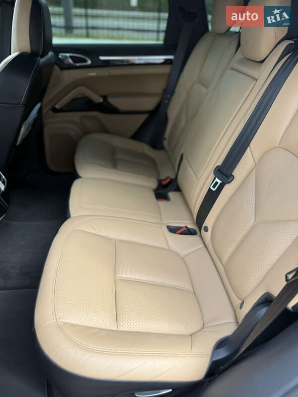 Позашляховик / Кросовер Porsche Cayenne 2015 в Києві
