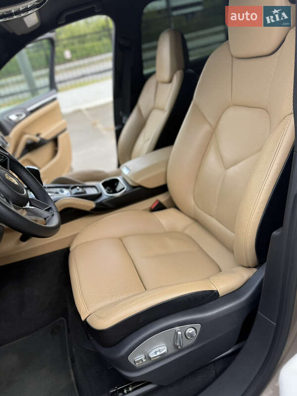 Позашляховик / Кросовер Porsche Cayenne 2015 в Києві