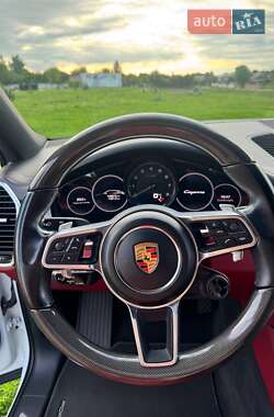 Позашляховик / Кросовер Porsche Cayenne 2020 в 