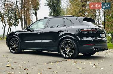Позашляховик / Кросовер Porsche Cayenne 2018 в 