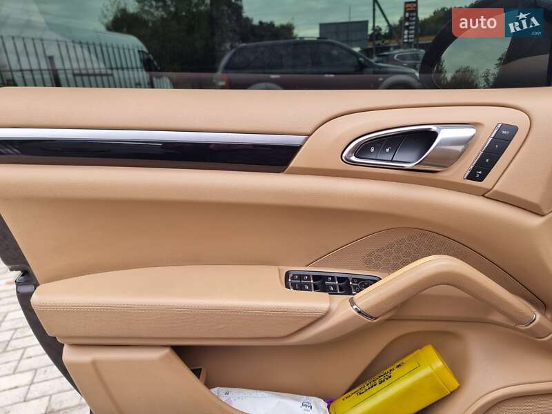 Внедорожник / Кроссовер Porsche Cayenne 2013 в Смеле