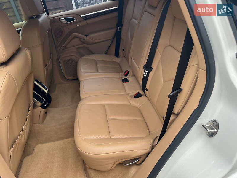 Внедорожник / Кроссовер Porsche Cayenne 2011 в Киеве