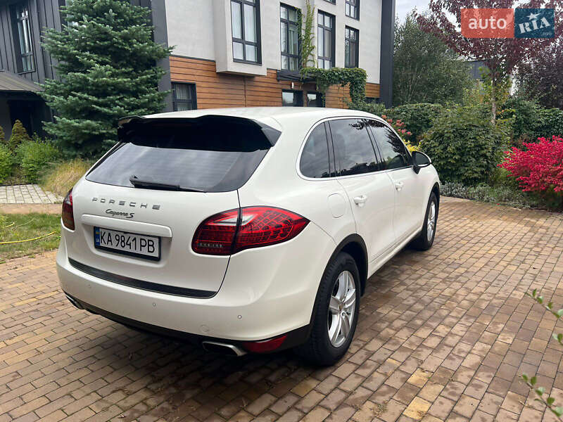 Внедорожник / Кроссовер Porsche Cayenne 2011 в Киеве