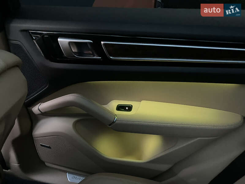 Внедорожник / Кроссовер Porsche Cayenne 2019 в Львове