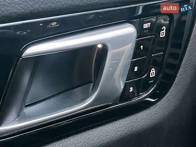 Внедорожник / Кроссовер Porsche Cayenne 2019 в Львове