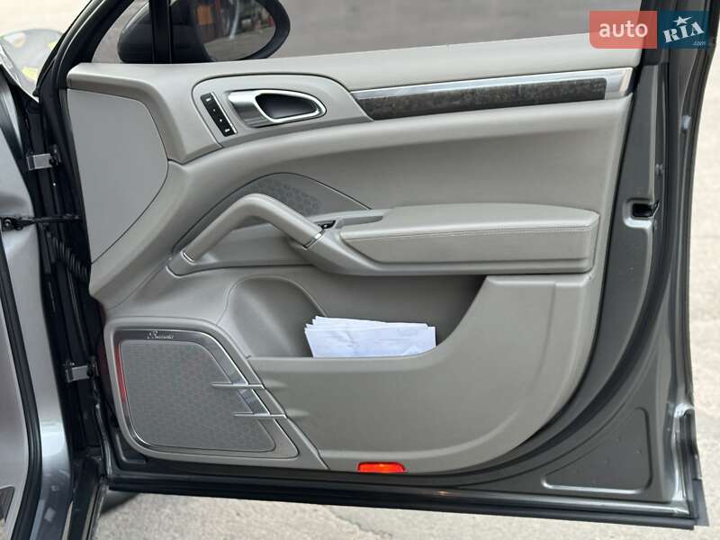 Позашляховик / Кросовер Porsche Cayenne 2010 в Києві
